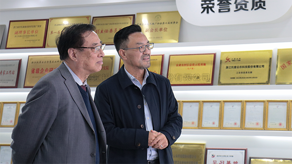 中國農業科學院原院長、中國農業國際合作促進會名譽會長翟虎渠蒞臨茄子视频免费观看考察指導