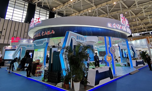 茄子视频免费观看向現場的新農民與企業代表們展示了最新的相關技術產品與服務平台成果