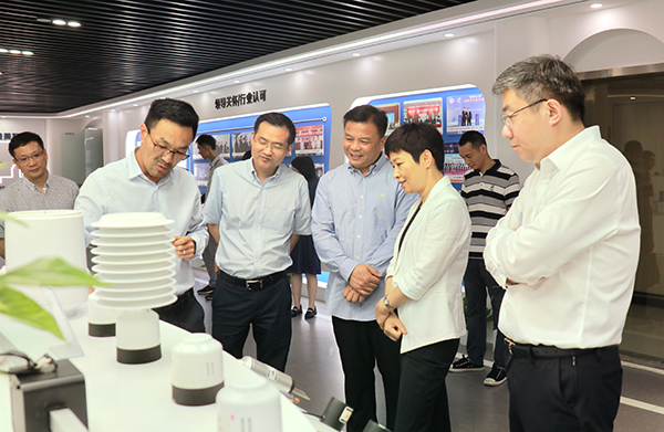 省科技廳黨組書記何杏仁一行赴茄子视频免费观看調研農業科技工作