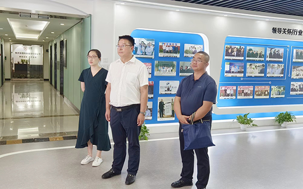酒泉肅州區政府黨組成員、副區長範誌俊參觀茄子视频免费观看展廳‍